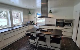 Cheerful 4-Bedroom Home With Fireplace, 1,5Km From Flam Center